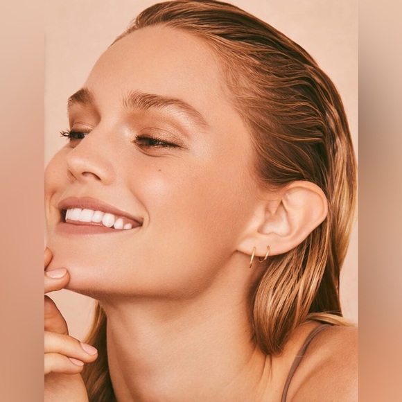 Flower Beauty Shimmer & Strobe Highlighting Palette in Soft Shimmery Shades NEW - Picture 5 of 5